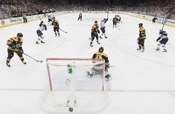 <br />
НХЛ готова отменить игры из-за коронавируса<br />
